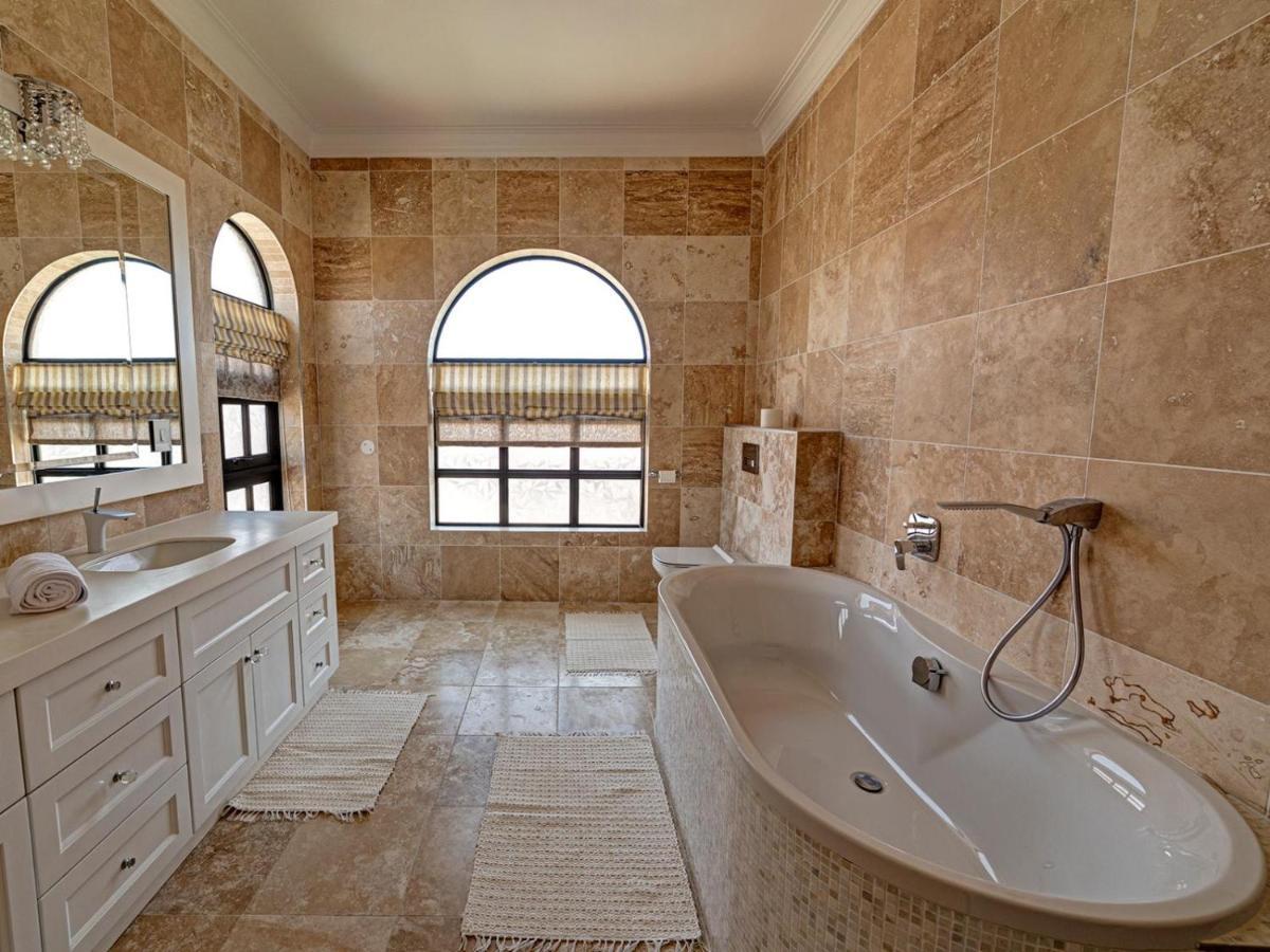 Lagoon Suites Guesthouse Cc Walvis Bay Bagian luar foto